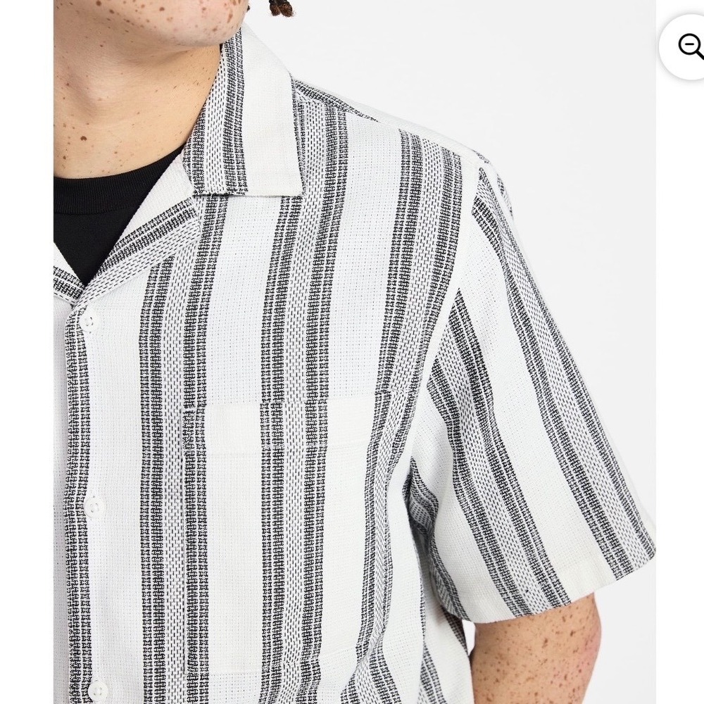 New No Boundaries Mens Textured Striped Short Sleeve Camp Shirt White Gray